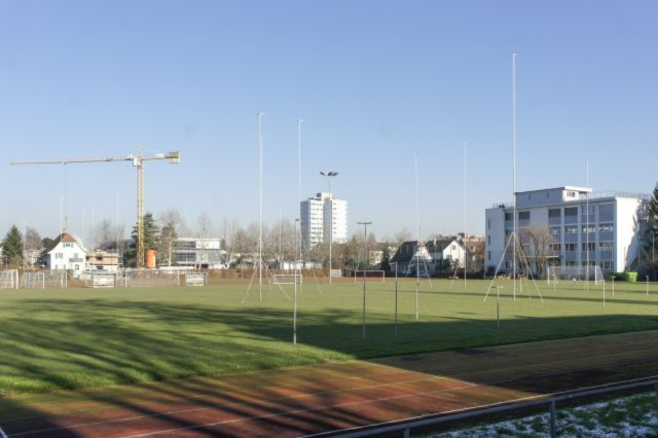 Das Baugesuch ist eingereicht, das Baugespann auf dem Gartenhof steht:
Das neue Allschwiler Schulhaus wird immer konkreter.
