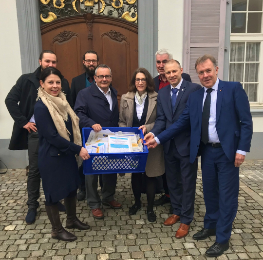 Medienmitteilung - Übergabe der Unterschriften der Petition gegen Fluglärm