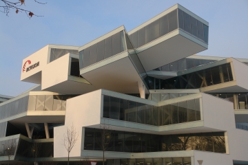 Actelion Business Center
The Building is a creation of the Basel achitects' office of Herzog & de Meuron.